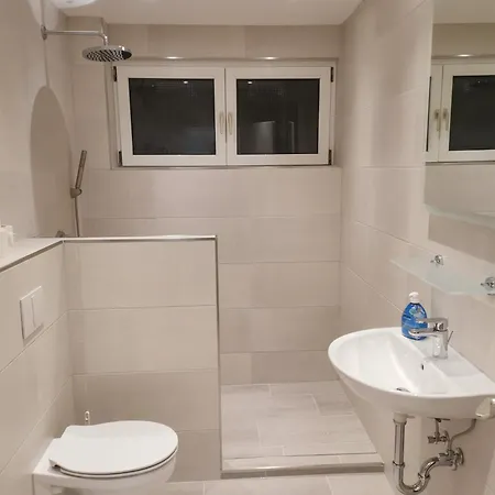 Schoene 90 Uni Nah * Magonza